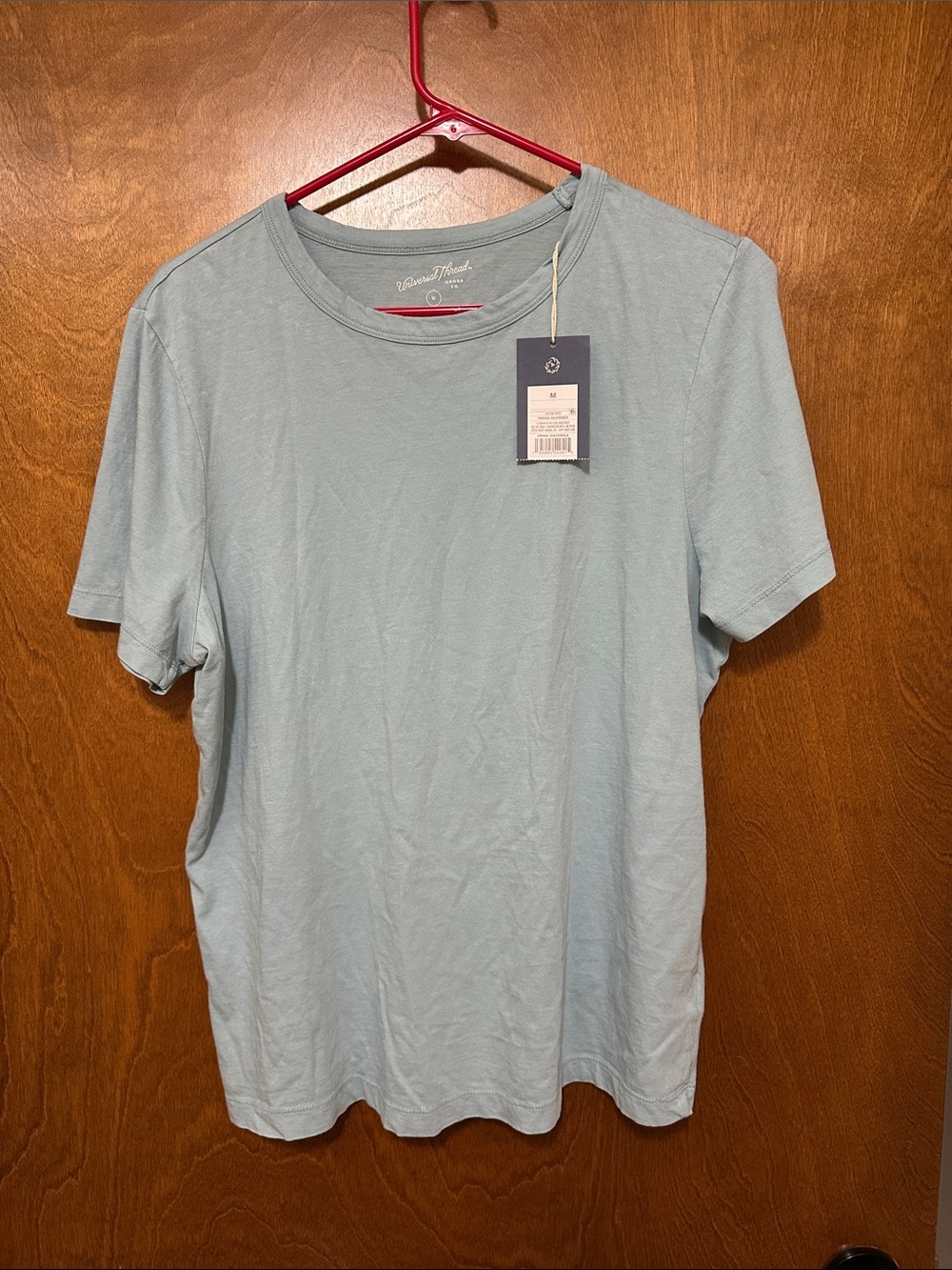 Universal Threads T-shirt